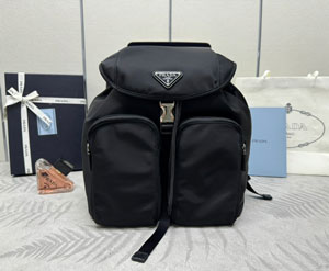 Prada普拉达1BZ005尼龙双肩包
